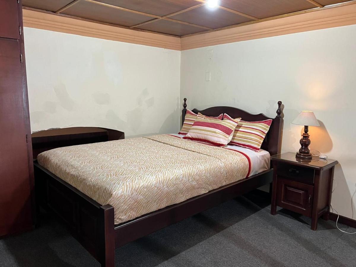 Hostal Victoria Quito Kültér fotó