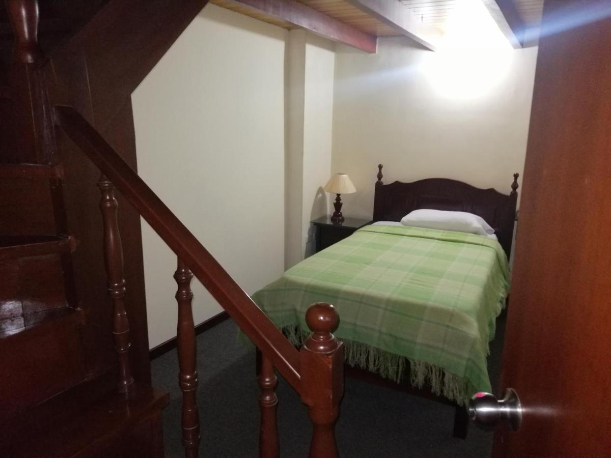 Hostal Victoria Quito Kültér fotó