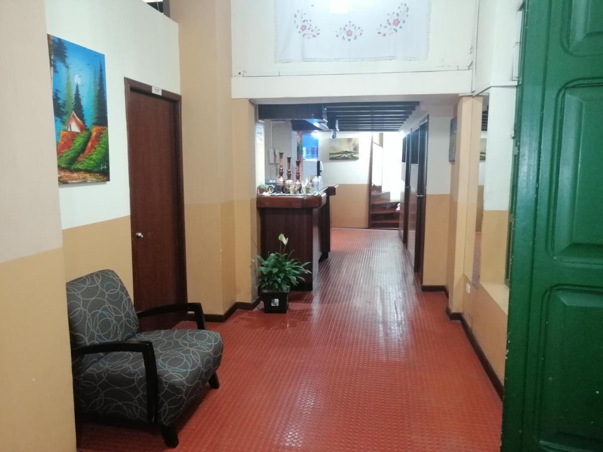 Hostal Victoria Quito Kültér fotó