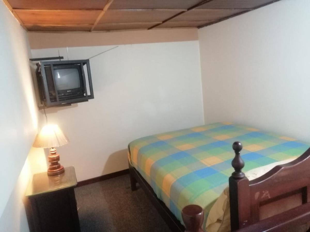 Hostal Victoria Quito Kültér fotó